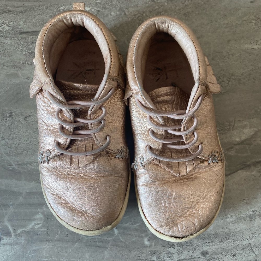 Freshly pick moccasin sneakers size 8 Rose gold